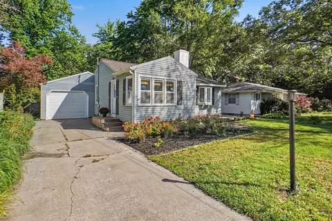Exterior - 809 River St, Spring Lake, MI 49456 photo 3 of 5