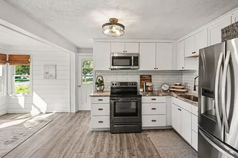 Kitchen - 809 River St, Spring Lake, MI 49456 photo 1 of 4