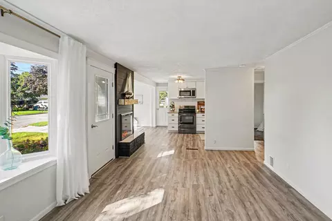 Living - 809 River St, Spring Lake, MI 49456 photo 5 of 5