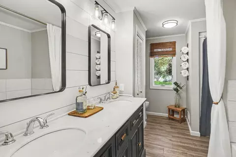 Bath - 809 River St, Spring Lake, MI 49456 photo 1 of 3