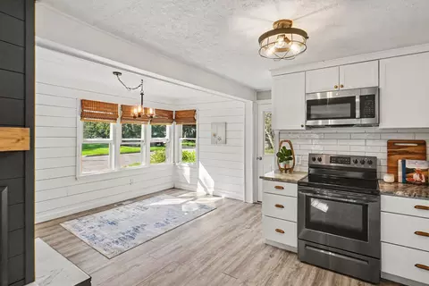Kitchen - 809 River St, Spring Lake, MI 49456 photo 3 of 4