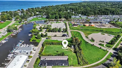 135 Dunkley Ave, South Haven, MI 49090