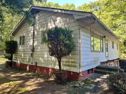 2439 N Lakeshore Dr, Ludington, MI 49431