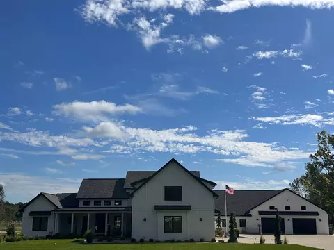 7433 S 3rd St, Mattawan, MI 49071