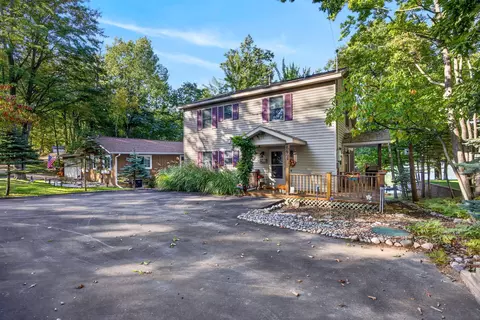 8665 N Island Dr # 2, Canadian Lakes, MI 49346