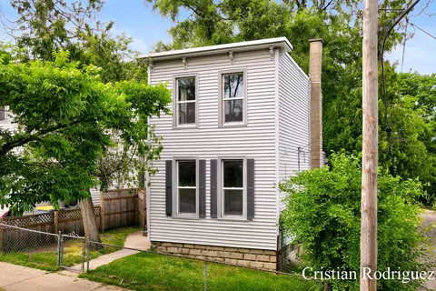 243 Fairbanks St NE, Grand Rapids, MI 49503
