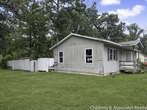 Exterior - 912 E James St, White Cloud, MI 49349 photo 5 of 5