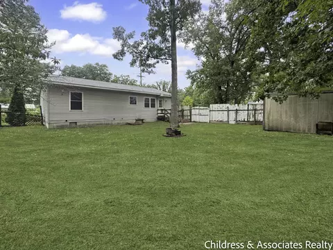 Exterior - 912 E James St, White Cloud, MI 49349 photo 2 of 5