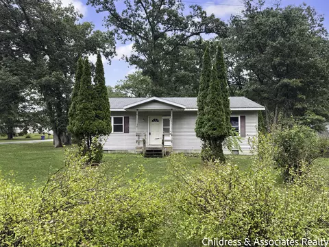 Exterior - 912 E James St, White Cloud, MI 49349 photo 4 of 5