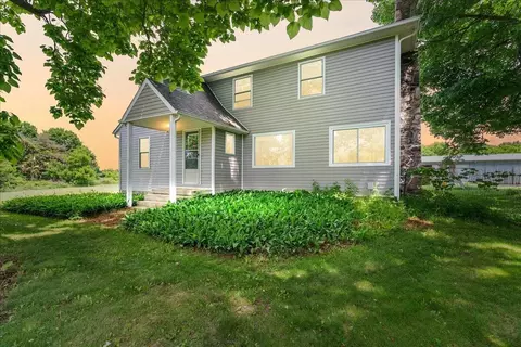 975 Elliott Rd, Fowlerville, MI 48836