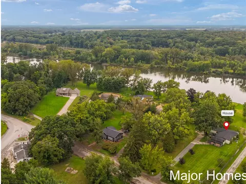 10383 N Cedar Dr, Grand Haven, MI 49417