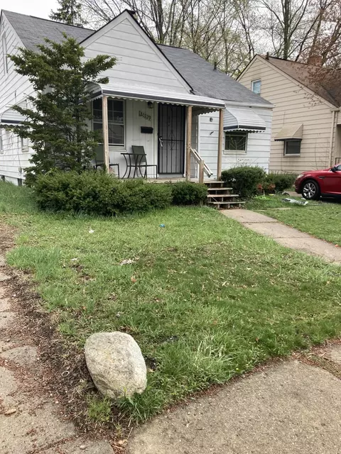 20229 Kingsville St, Harper Woods, MI 48225