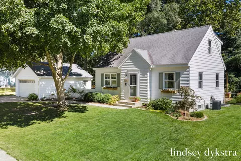 132 Gaylord Dr, Rockford, MI 49341