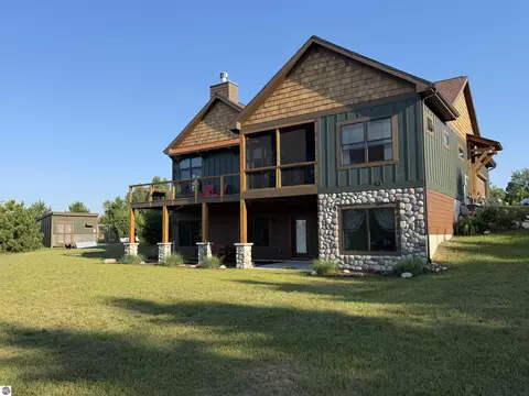 3483 Sumac Trl, Frankfort, MI 49635