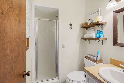Bath - 7426 Windgate Dr, Jenison, MI 49428 photo 3 of 3