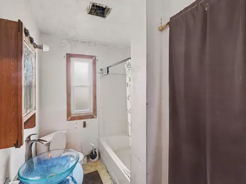 Bath - 934 S Gorham St, Jackson, MI 49203 photo 1 of 1