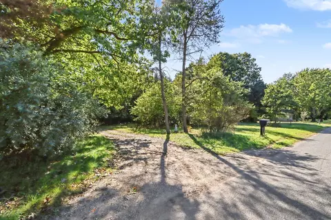 36651 47th Ave, Paw Paw, MI 49079