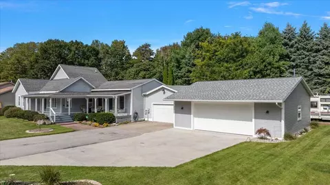 422 Randall Rd, Norton Shores, MI 49441