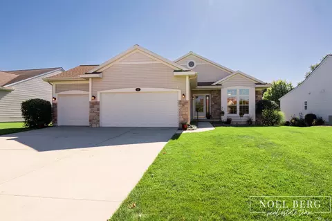 15 W Watershore Dr, Muskegon, MI 49444