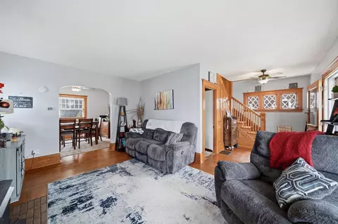 Living - 609 Mcbride St, Jackson, MI 49203 photo 3 of 3