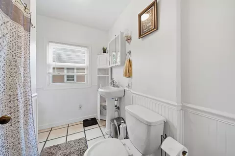 Bath - 609 Mcbride St, Jackson, MI 49203 photo 2 of 2