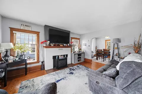 Living - 609 Mcbride St, Jackson, MI 49203 photo 1 of 3