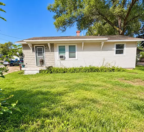 2260 Oak Park Dr, Muskegon, MI 49442