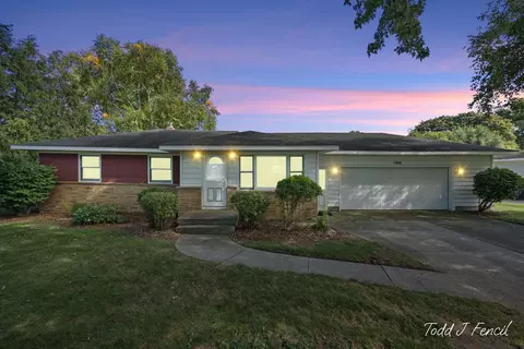 7494 Louise Ave, Jenison, MI 49428