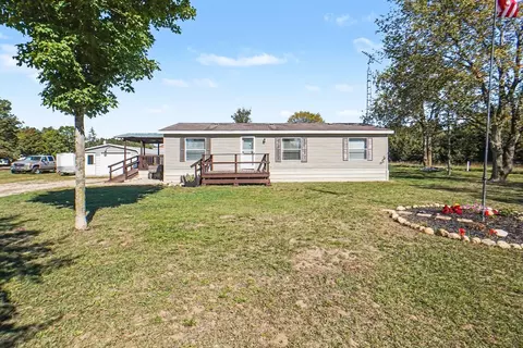 3536 W Hogan Rd, Pentwater, MI 49449