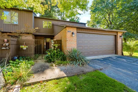131 Pine Cove Cir, Kalamazoo, MI 49006