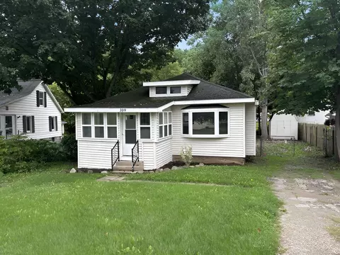 309 W Riverside Dr, Ionia, MI 48846