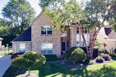 39244 Canterbury Dr, Harrison Township, MI 48045