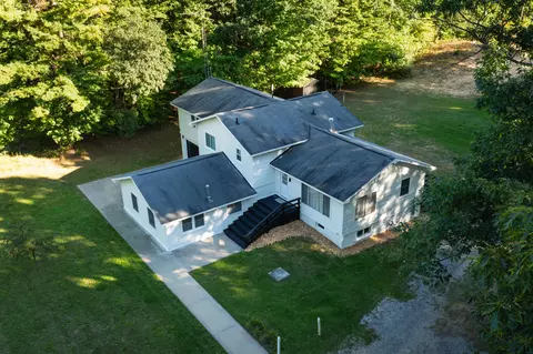 1859 W Hansen Rd, Scottville, MI 49454