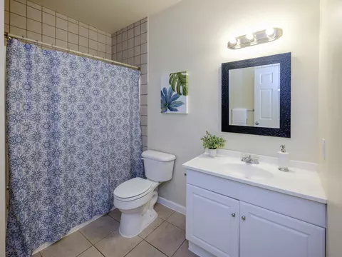 Bath - 904 Eley St, Otsego, MI 49078 photo 2 of 3