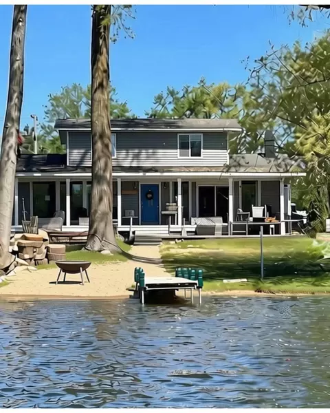 487 Blue Water Dr, Holly, MI 48442