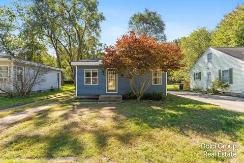 58 Scotts Dr, Holland, MI 49424