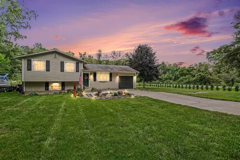 95427 Magician Lk Rd, Dowagiac, MI 49047