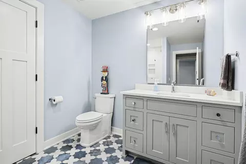Bath - 140 E Gull Lake Dr, Augusta, MI 49012 photo 3 of 6