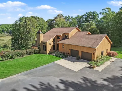 5336 W Riverside Ln, Ludington, MI 49431
