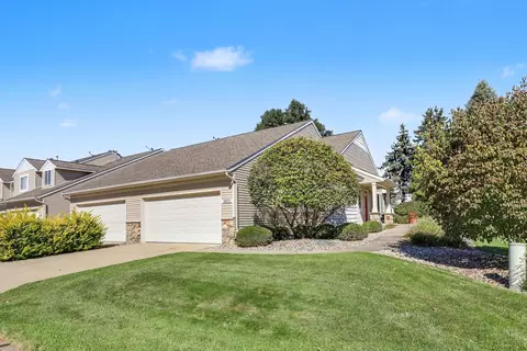 2977 Pebblestone Dr #6, Hudsonville, MI 49426