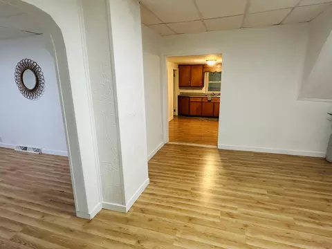 Entry Way - 526 Davis St, Manistee, MI 49660 photo 1 of 2