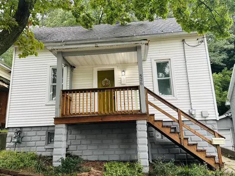 526 Davis St, Manistee, MI 49660