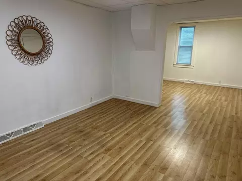 Living - 526 Davis St, Manistee, MI 49660 photo 2 of 3