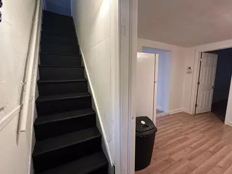 Entry Way - 526 Davis St, Manistee, MI 49660 photo 2 of 2