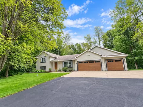 7580 Sunfish Lake Ct NE, Rockford, MI 49341