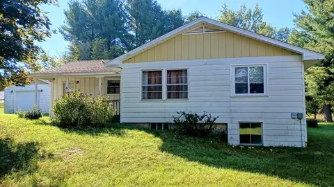 617 W Sugar Grove Rd, Scottville, MI 49454