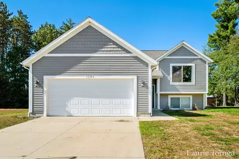 1893 Pineridge Dr, Hastings, MI 49058