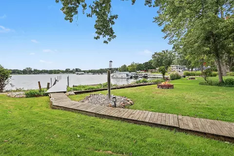 413 Sunnyshore Dr, Coldwater, MI 49036