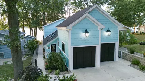 1241 Lakeview Dr, Portage, MI 49002