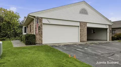 1082 Amberwood W Dr SW #130, Byron Center, MI 49315
